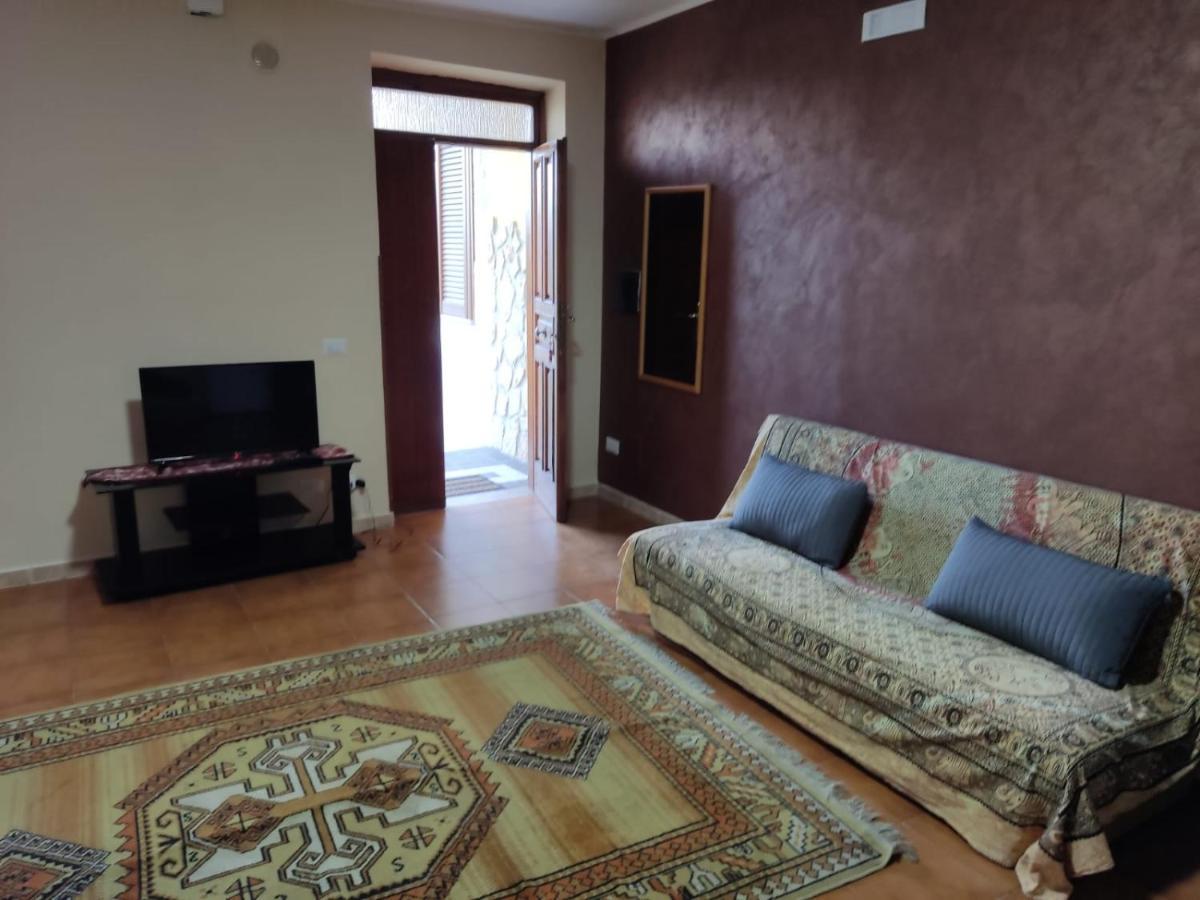 Casa Pamelia Apartment โฟรซีโนเน ภายนอก รูปภาพ